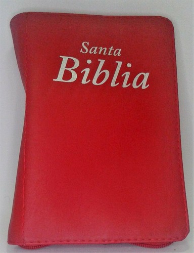 Copertina rossa della - , bibbia