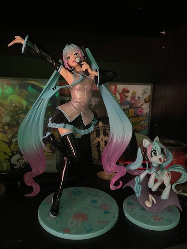 Hatsune miku feat anime figure - hatsune,