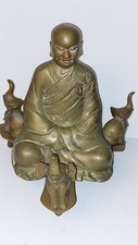 VECCHIO BUDDA IN BRONZO CON BASAMENTO  COEVO.      EPOCA XX SEC.