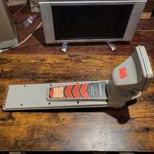 Rilevatore di tubi e cavi