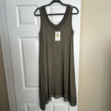 Abito da donna nuovo con