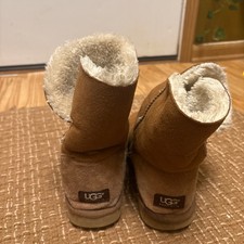 UGG l Mini Bailey Button