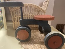 Triciclo in legno fatto a mano