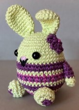 Coniglietto giallo amigurumi