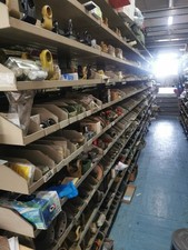 Scaffalature in ferro per negozi di ricambi