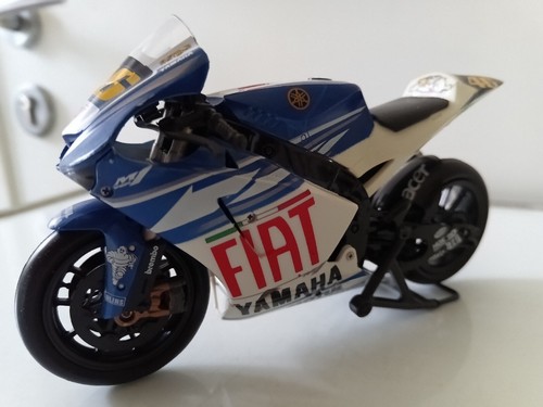 Valentino rossi yamaha - rossi,