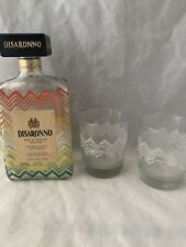 Disaronno indossa bottiglia e