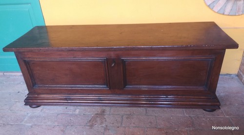Corposa cassapanca emiliana - ,