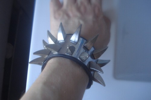 Bracciale pelle con borchie - in,
