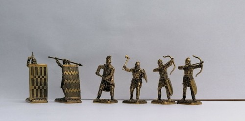 Guerrieri assiri figure - , in