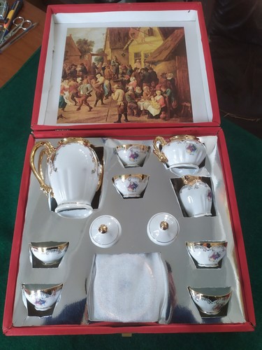 Antico elegante servizio da - servizio,