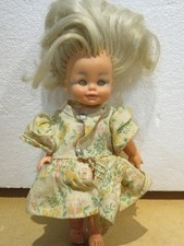 vecchia bambola in gomma con