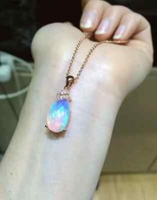 Collana a goccia con ciondolo opale di fuoco naturale taglio pera placcato oro rosa 14 carati 3 ct