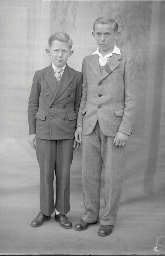 Portrait deux jeunes boys - deux,