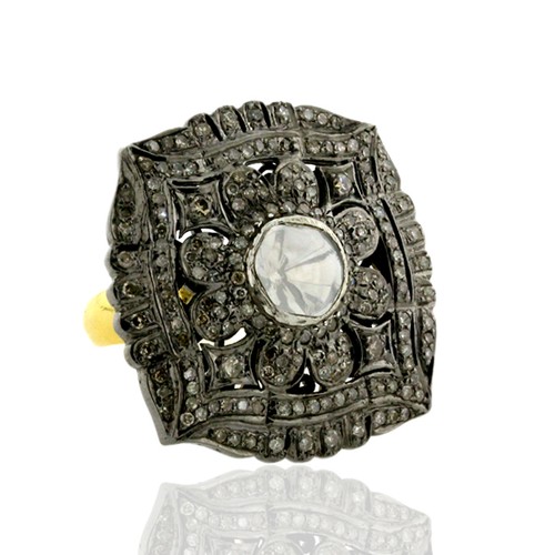Anello stile antico con