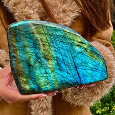 Pietra allungata colorata