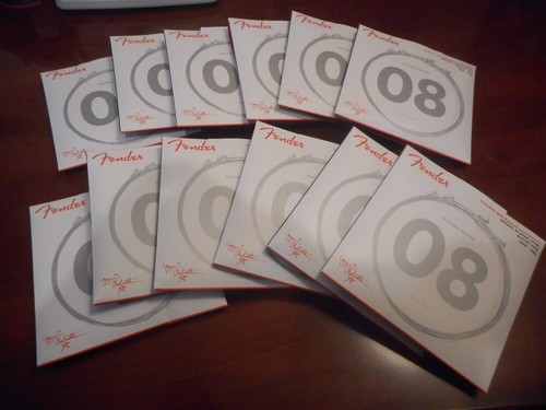 Nuove corde per chitarra - per,