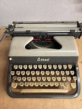 macchina da scrivere Everest