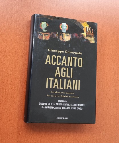 Libro accanto agli italiani - libro,
