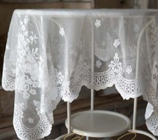 Centrotavola quadrato in pizzo