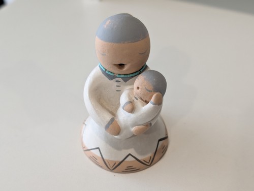 Statuina ceramica narratore