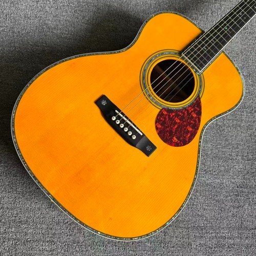 Chitarra acustica alta - om,