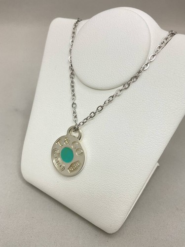 Collana con ciondolo tondo blu