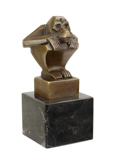 Una scultura bronzo - una, in
