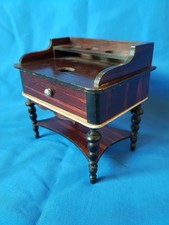 Mobili antichi per bambole