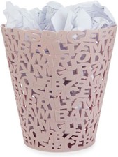 Balvi Cestino getta carta