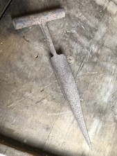 Vecchio tinivello,attrezzo antico da falegname per forare,in  ferro