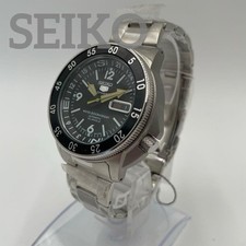Un Seiko 5 Sports Nero Atlas