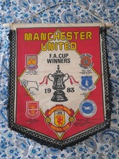 GAGLIARDETTO PENNANT VINTAGE 1983 FOOTBALL MANCHESTER UNITED F.A. WINNES. RARE!