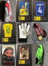 Scarpe da calcio memorabilia firmate a mano anni 90 00 montature guanti e altro tutte con certificato di autenticità