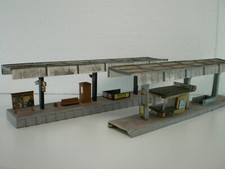 FALLER+VOLLMER 1+1 Pensilina Ferroviaria Ho (744) con panchine Sottopassi. Pz.2