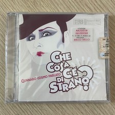 Che cosa di - c'è, strano?"