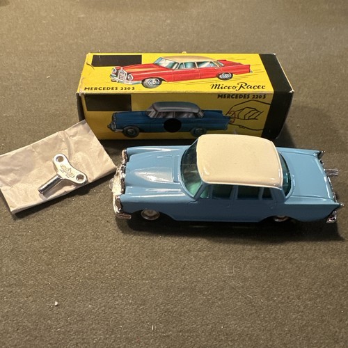 Schuco micro racer - racer, mercedes
