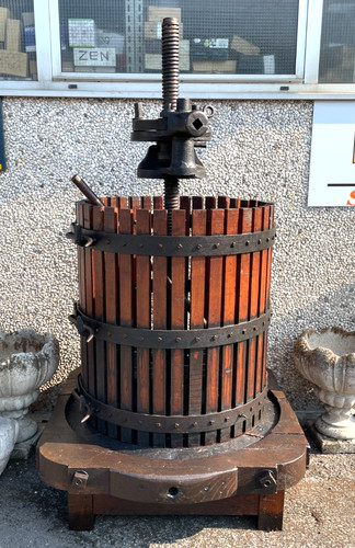 Antico torchio manuale per uva - torchio,