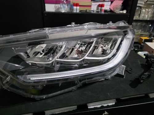 Faro anteriore toyota yaris - sx,