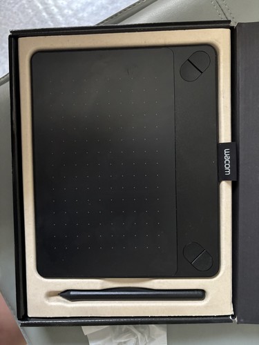 Wacom black small intuos art - wacom,