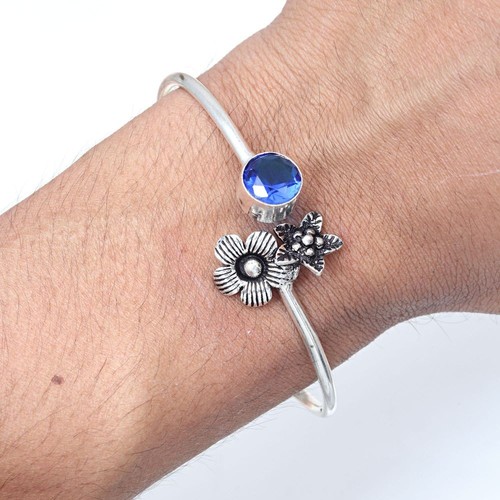 Bracciali braccialetti fatti - , a