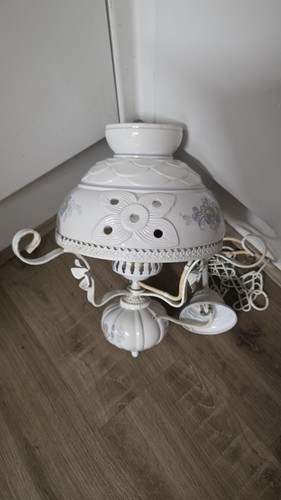 Lampadario vintage bianco