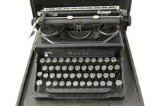 Macchina da scrivere Everest