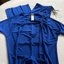 Set top e pantaloni blu oliva