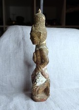 Antica statua di Buddha in