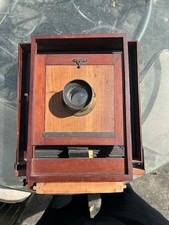 Antica macchina fotografica in