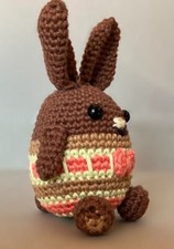 Coniglietto marrone amigurumi uncinetto addobbo per Pasqua