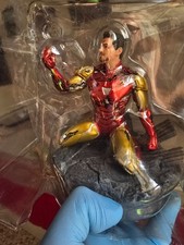 Statuina Iron Man con base