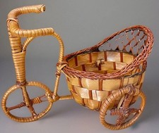 Triciclo in vimini vintage