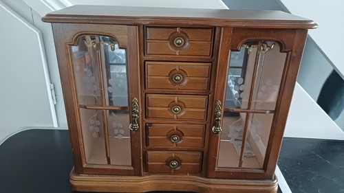 Armadio portagioie vintage